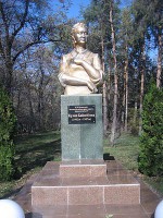 Памятник Куляш Байсеитовой, г. Алматы